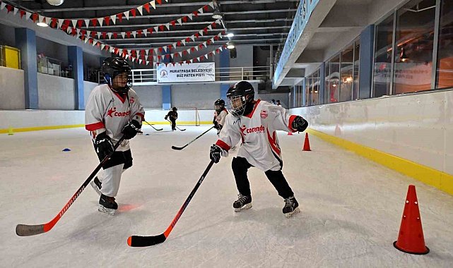 Sıcacık bir kentte buz gibi bir hayal: Muratpaşa'nın küçük hokeycileri