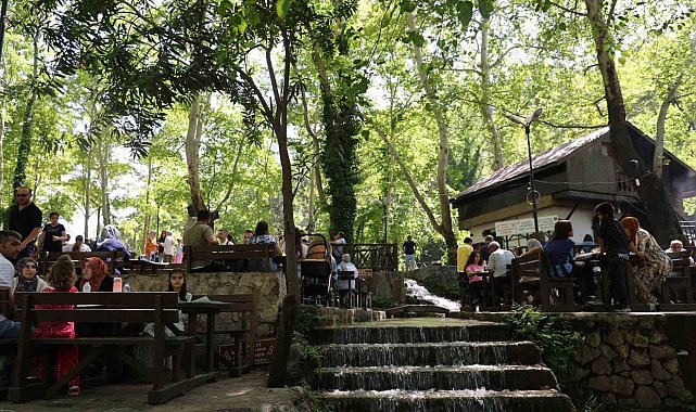 Sıcaktan kaçanlar, tabiat parkında serinledi