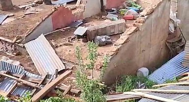 Şiddetli fırtına Şemdinli'de bir köyü harabeye çevirdi