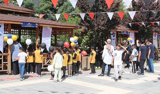 Siirt'te geleceğin yıldızları bilim şenliğinde buluştu