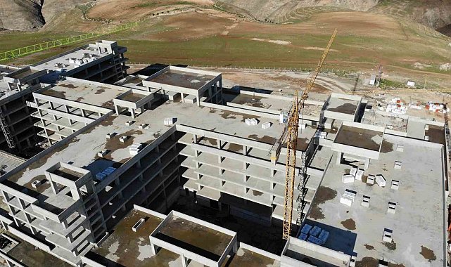 Siirt'te sismik izolatörlü hastane inşaatı devam ediyor