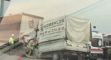 Sıkışan sürücüyü ekipler kurtardı