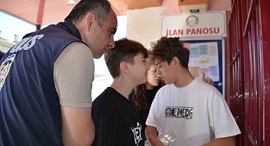 Sınav yerini karıştıran ortaokul öğrencisini motosikletiyle sınava yetiştirdi