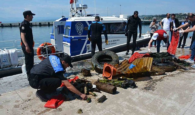 Sinop'ta deniz altından atık malzemeler çıkarıldı