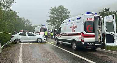 Sinop'ta tur otobüsü devrildi: 2'si ağır 18 yaralı