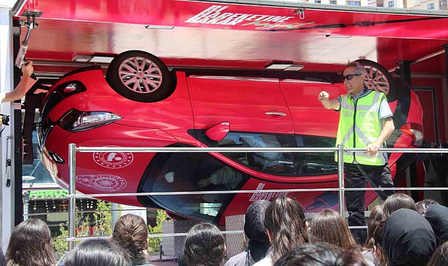 Şırnak'ta 'Mobil Trafik Eğitim Tırı'nda uygulamalı eğitim verildi