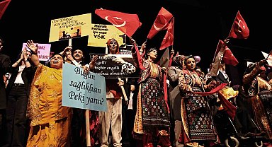 Sivas'ta engeller sahnede aşıldı