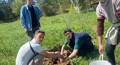 Sivas'ta Türk dünyası öğrencileri fidan dikti