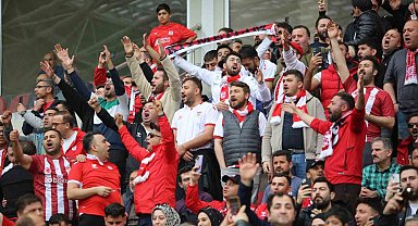 Sivassporlu taraftarlar, Bodrum FK maçına ilgi gösterdi