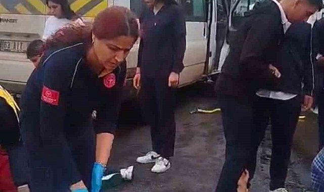 Siverek'te öğrenci servisi tıra çarptı: 6 yaralı
