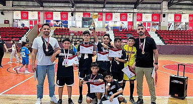 Siverekli minikler futsal turnuvasında il birincisi oldu