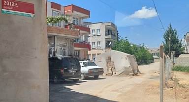Sokak ortasına kurulan çadır ulaşıma engel oluyor