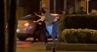 Sokak ortasında yumruklar havada uçuştu