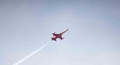 SOLOTÜRK ve Türk Yıldızları'ndan Samsun'da çevre tanıma uçuşu