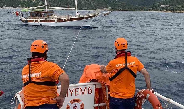 Su alan 22 metrelik tekneyi KIYEM ekipleri kurtardı
