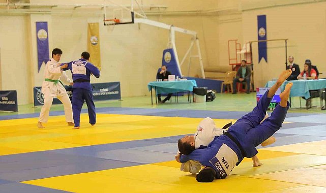 SUBÜ'lü judocudan üç madalya