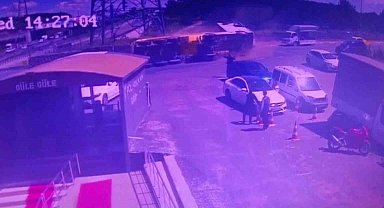 Sultanbeyli'de virajı dönemeyen hafriyat kamyonu otomobilin üzerine devrildi