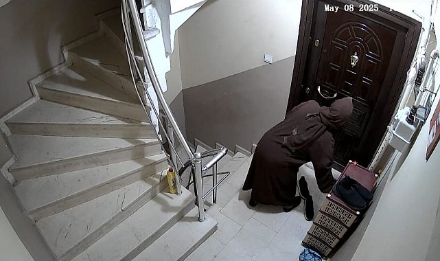 Sultangazi'de güpegündüz hırsızlık girişimi kamerada