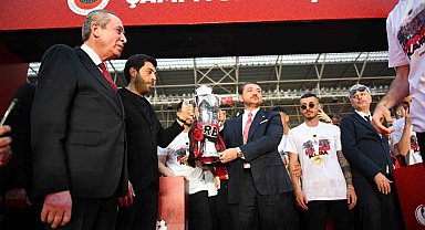 Süper Lig'e yükselen Gençlerbirliği, kupasını aldı