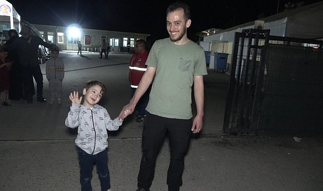 Suriye'ye geri dönüşler gece de devam ediyor