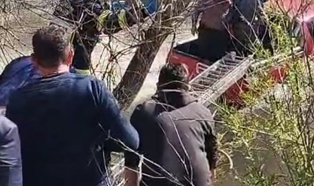 Sürücü aracıyla dereye uçtu