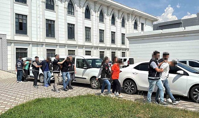 Sürücünün içinde bulunduğu otomobil kurşun yağmuruna tutulmuştu: 5 şüpheli yakalandı
