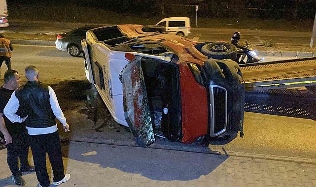 Takla atan minibüs hurdaya döndü: 1 yaralı