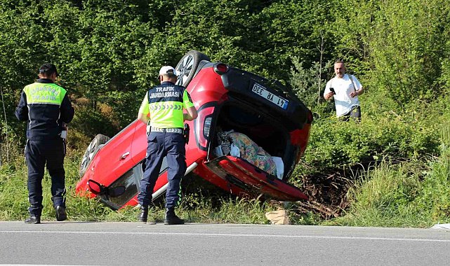 Takla atan otomobildeki aile ölümden döndü: 1'i bebek 4 yaralı