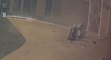 Taklalar atarak durabildi