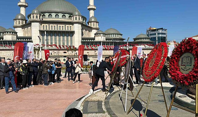 Taksim Meydanı'nda 19 Mayıs töreni