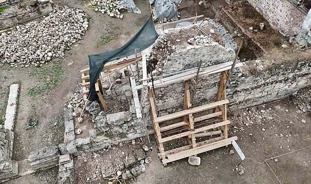 Tarihi dokuya müdahale edildi, önce beton döküldü, sonra gizlice söküldü