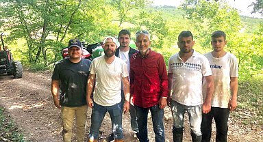 Tarlada çalışırken buldukları yavru karacalar için seferber oldular