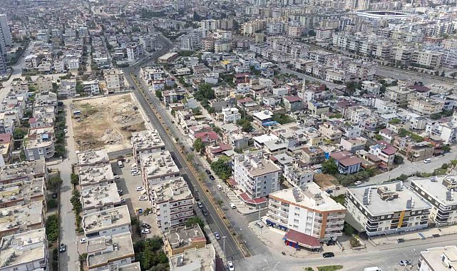 Tarsus'ta caddelerde yenileme çalışmaları sürüyor