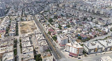 Tarsus'ta caddelerde yenileme çalışmaları sürüyor