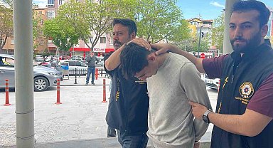 Tartıştığı kişiyi kafasından taşla yaraladı