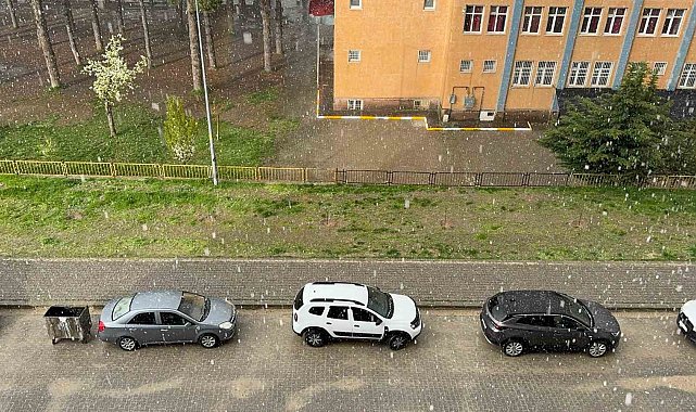 Tatvan'da dolu yağışı