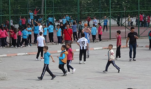 Tavşanlı'da çocuklar geleneksel oyunlarla coştu