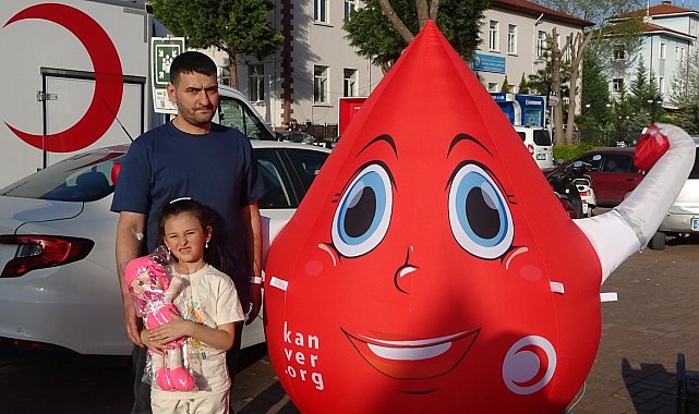 Tavşanlı'da oyuncak hediyeli kan bağışı kampanyası yoğun ilgi gördü