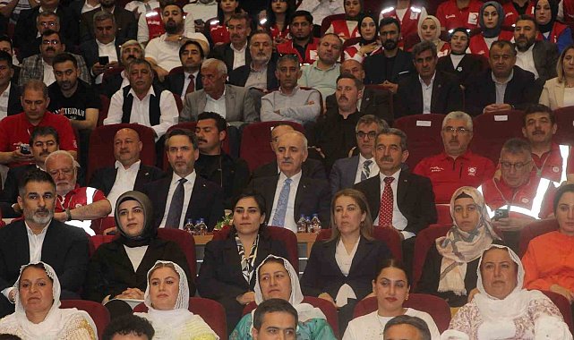 TBMM Başkanı Kurtulmuş: "Artık bu coğrafyanın insanları yan yana omuz omuza yetti artık diyerek büyük bir millet olarak ayağa kalkacak"