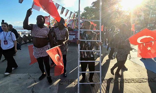 Tekirdağ'da 19 Mayıs coşkusu: Kenya ve Etiyopyalı dansçılardan renkli gösteri