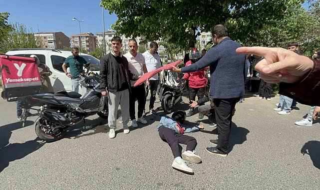 Tekirdağ'da iki motosikletin kafa kafaya çarpıştığı feci kaza kamerada