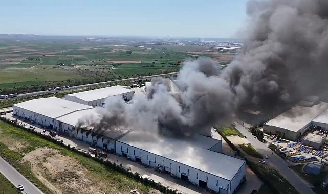 Tekirdağ'daki fabrika yangını havadan görüntülendi