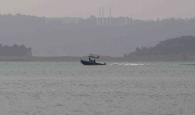 Tekneden göle düşen genci arama çalışmaları sürüyor