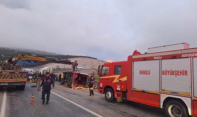 Tekstil işçilerini taşıyan minibüs karşı şeride geçerek otomobille çarpıştı: 1'i ağır 13 yaralı