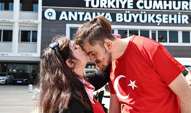 Temsili askerlik yapacak engelli bireylere davullu-zurnalı uğurlama