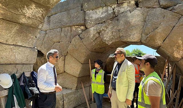 Tios Antik Kenti'ndeki amfi tiyatroda kazı çalışmaları devam ediyor