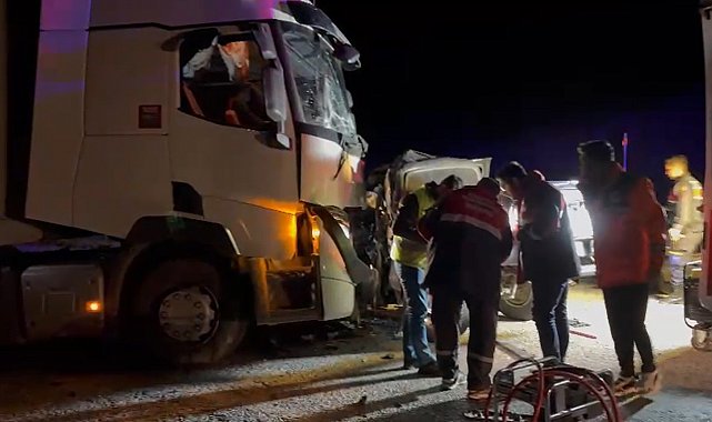 Tır ile pikap kafa kafaya çarpıştı: 1 ölü