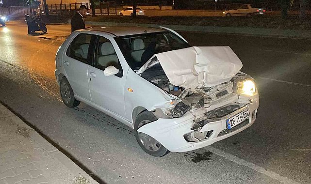 Tıra arkadan çarpan otomobil kullanılmaz hale geldi, sürücüsü yaralandı