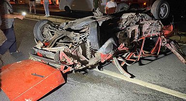 Tofaş otomobil kağıt gibi ezildi: 1 yaralı