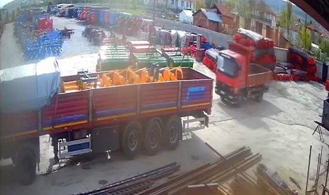 Tokat'ta harekete geçen kamyonet park halindeki tıra çarparak durdu